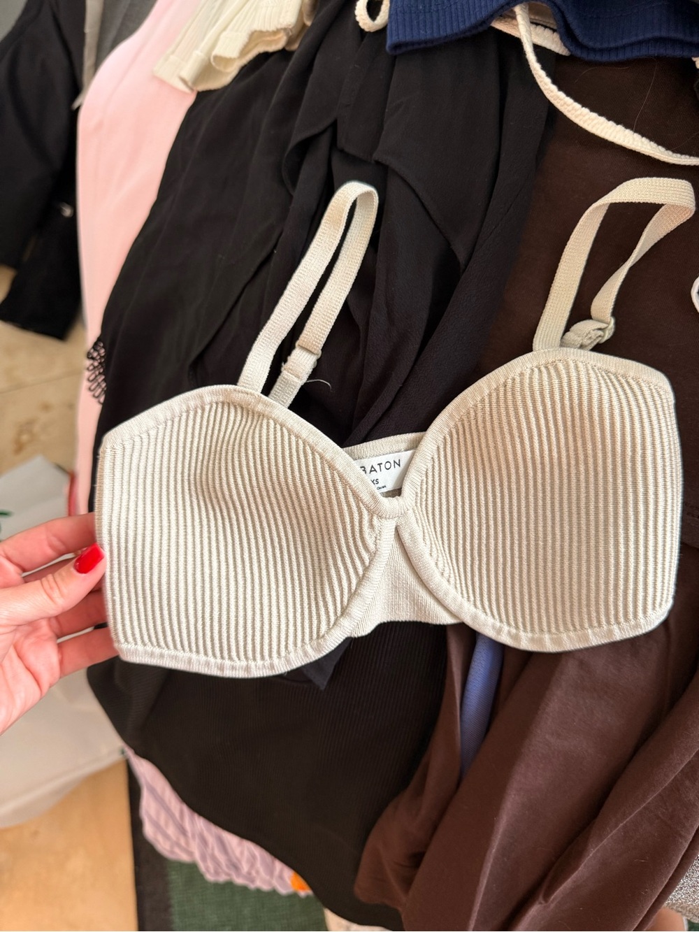 Babaton Ribbed Convertible Strapless Bra in Cream